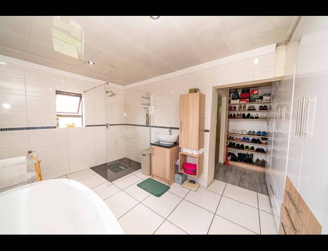 3 BEDROOM FREESTANDING FOR SALE IN LEACHVILLE